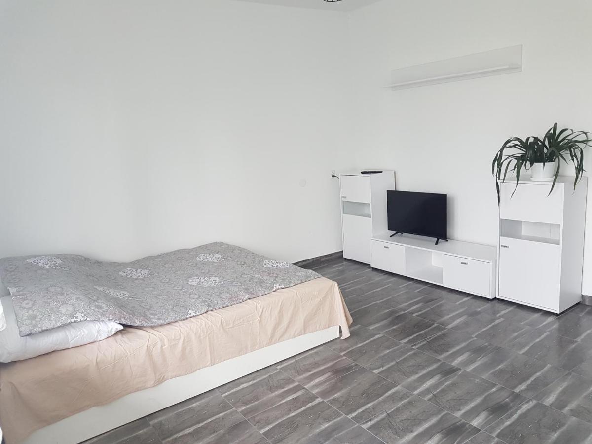 Апартаменты F.H.U Bed And Brekfast Glinik Экстерьер фото